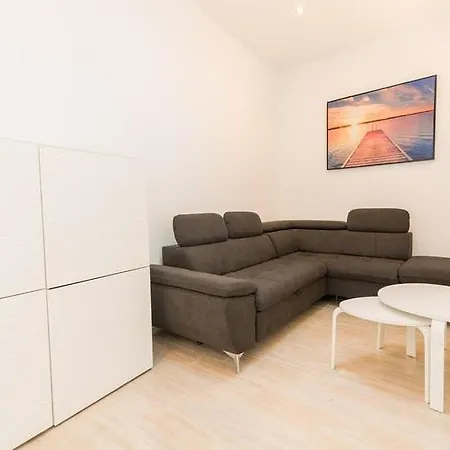 Dom wakacyjny Cozy Townhouse With Terrace Roof Solarium, 5min To *