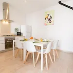 Holiday home Cozy Townhouse With Terrace Roof Solarium, 5min To