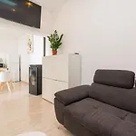 Cozy Townhouse With Terrace Roof Solarium, 5min To Holiday home