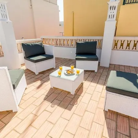 بيت للعطل Cozy Townhouse With Terrace Roof Solarium, 5min To *