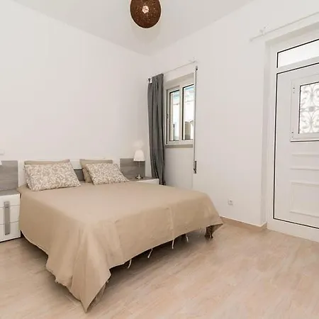 Cozy Typical Restored 2bedroom House Single Storey 5 Min From The Holiday home Fuzeta