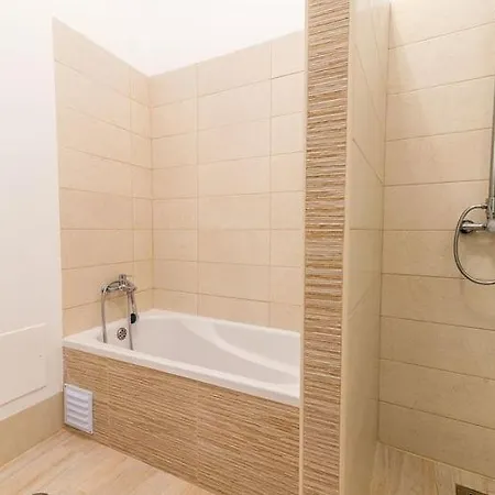 Casa de Férias Cozy Typical Restored 2bedroom House Single Storey 5 Min From The *