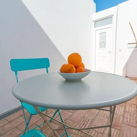 Cozy Typical Restored 2bedroom House Single Storey 5 Min From The
