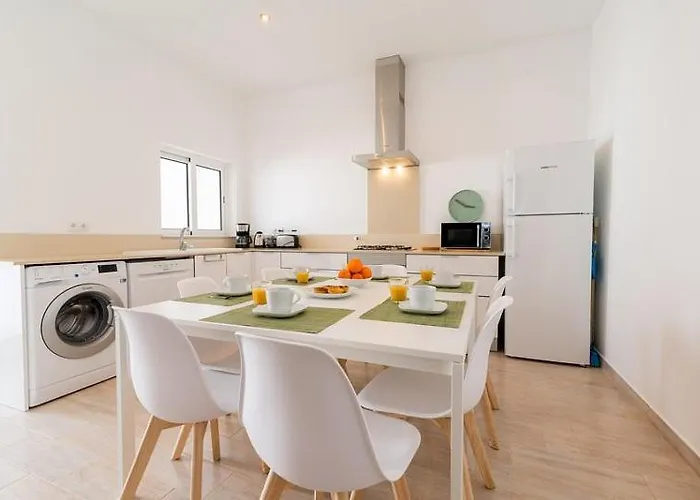 Ferienhaus Cozy Fuseta Townhouse With Terrace Roof Solarium, 5Min To Beach Fuseta