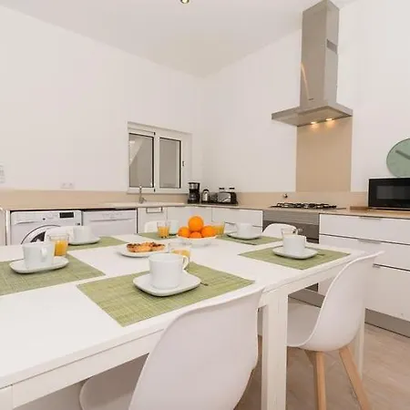 Cozy Townhouse With Terrace Roof Solarium, 5min To Fuseta